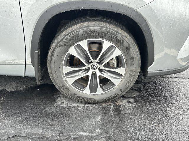 used 2022 Toyota Highlander Hybrid car, priced at $37,220