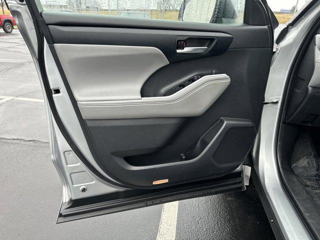 used 2022 Toyota Highlander Hybrid car, priced at $37,220