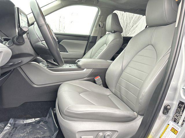 used 2022 Toyota Highlander Hybrid car, priced at $37,220