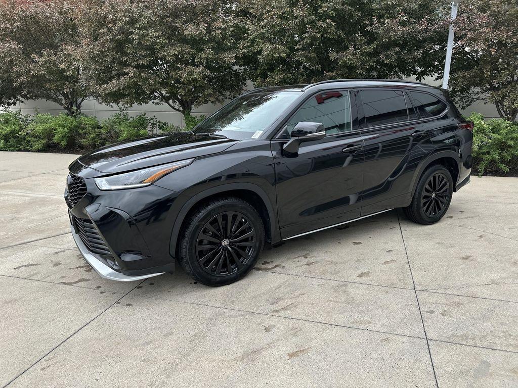 used 2025 Toyota Highlander car, priced at $45,984