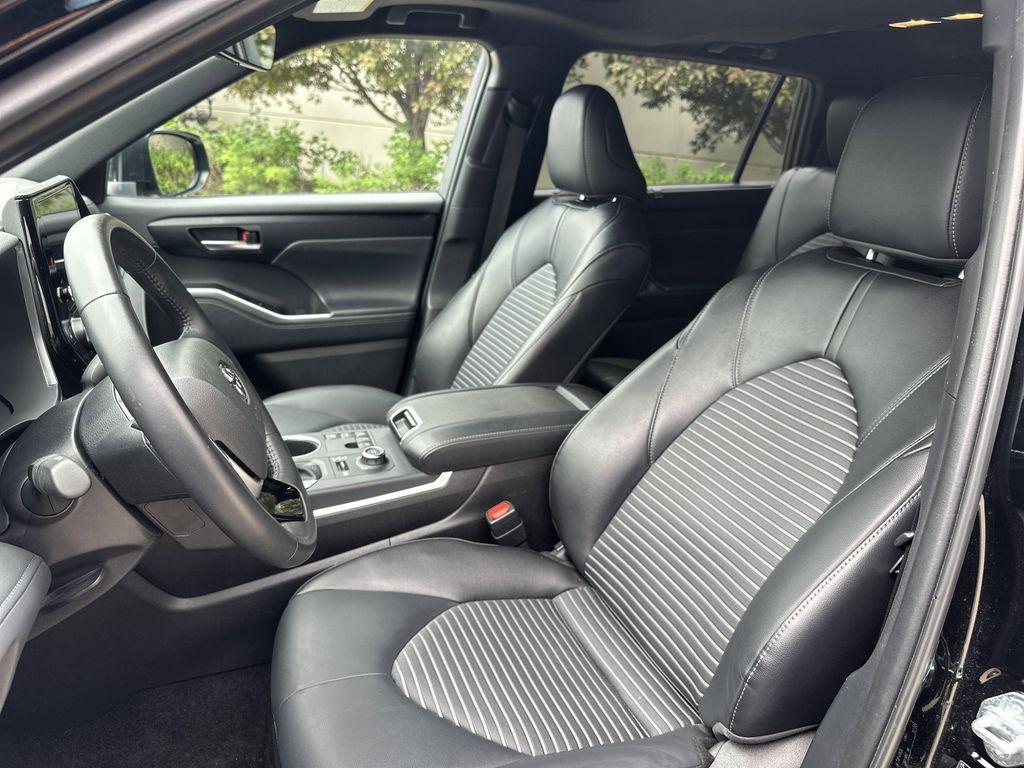 used 2025 Toyota Highlander car, priced at $45,984