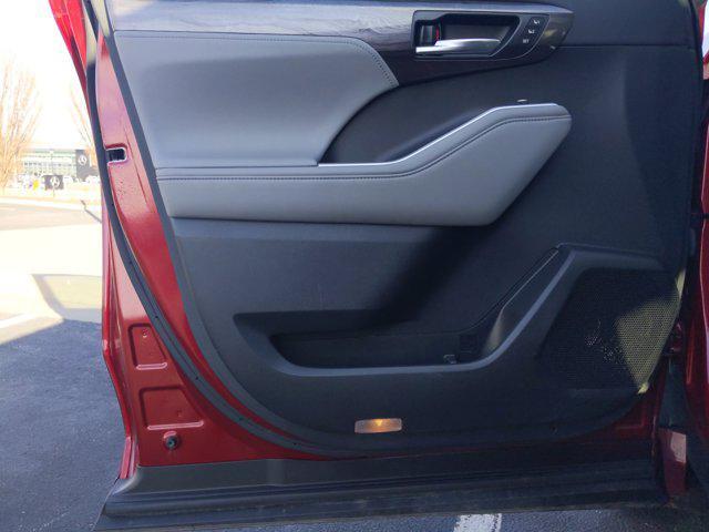 used 2021 Toyota Highlander Hybrid car, priced at $38,359