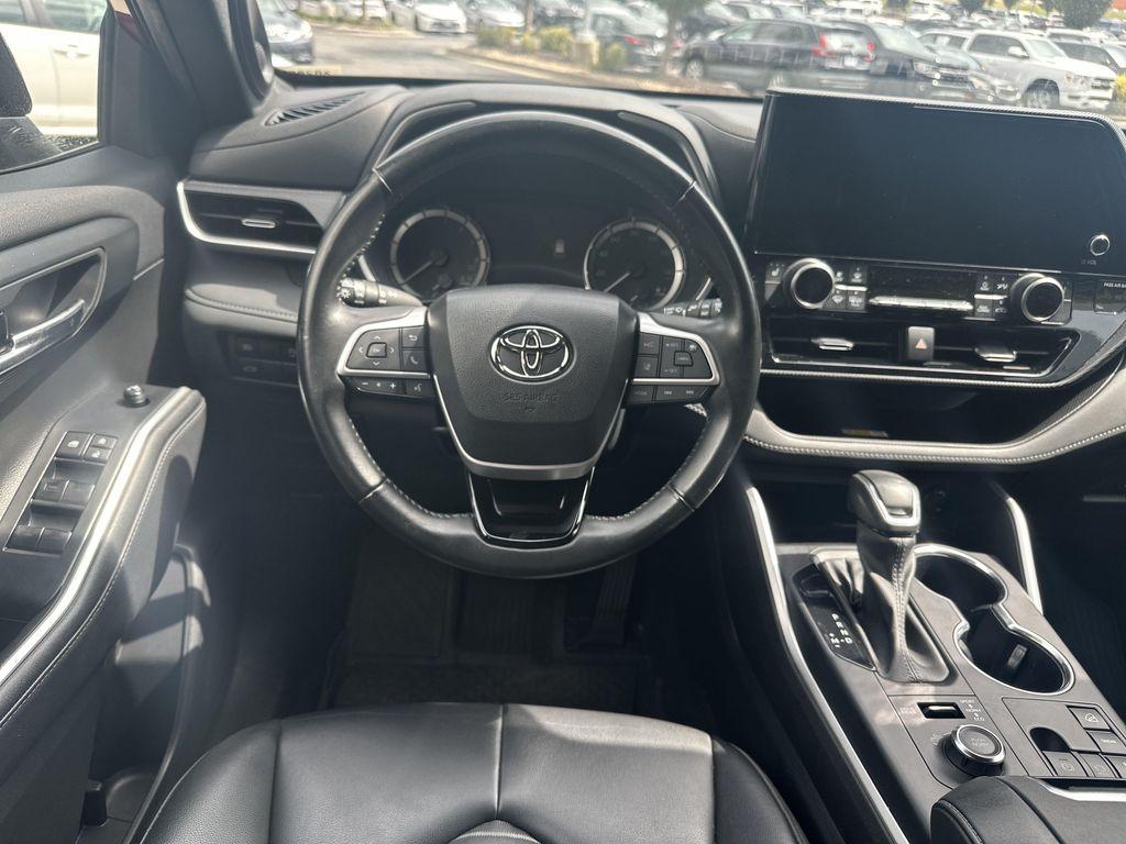 used 2023 Toyota Highlander car, priced at $41,284
