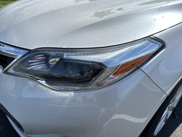 2014 Blizzard Pearl Toyota Avalon