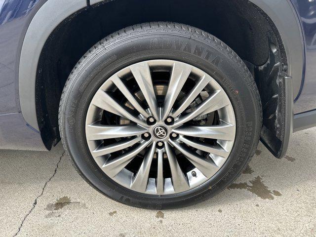 used 2022 Toyota Highlander car, priced at $44,254