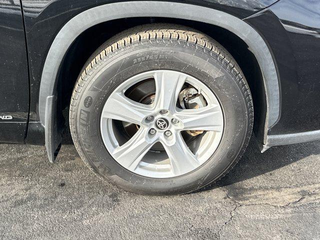 used 2021 Toyota Highlander Hybrid car, priced at $29,245