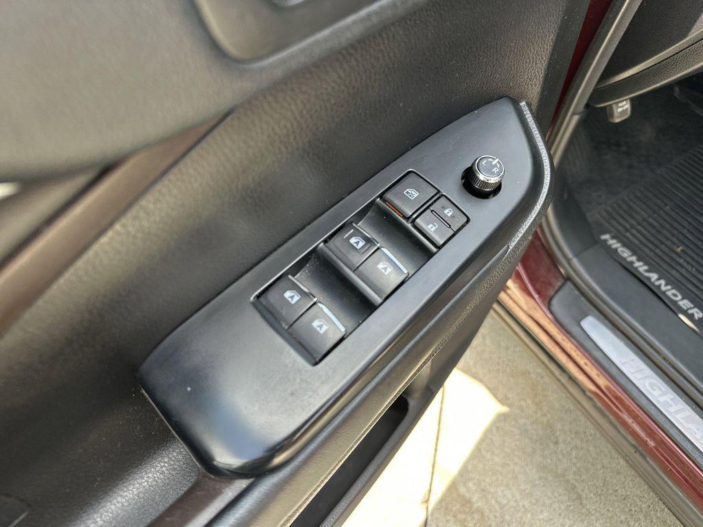 used 2017 Toyota Highlander Hybrid car, priced at $24,035