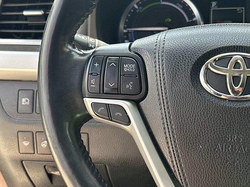 used 2017 Toyota Highlander Hybrid car, priced at $24,035