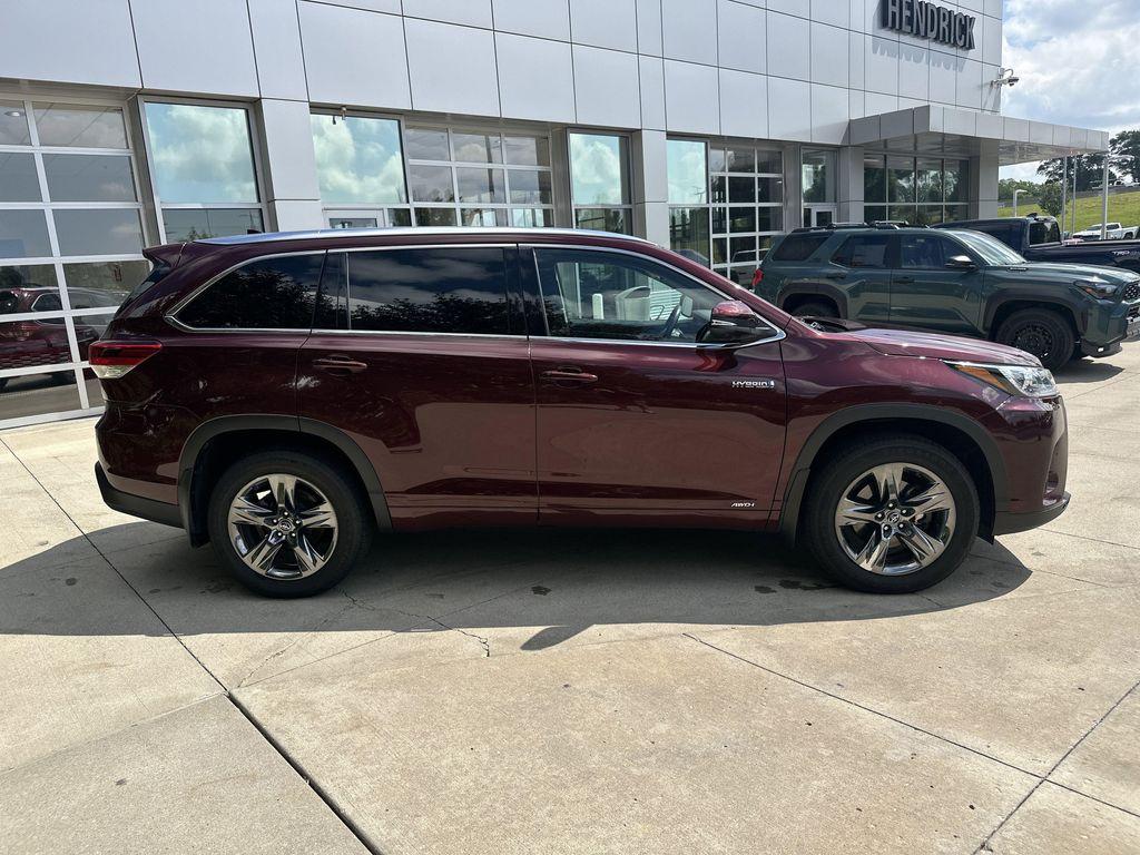 used 2017 Toyota Highlander Hybrid car, priced at $24,035
