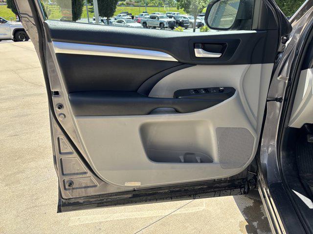 used 2019 Toyota Highlander Hybrid car, priced at $27,373