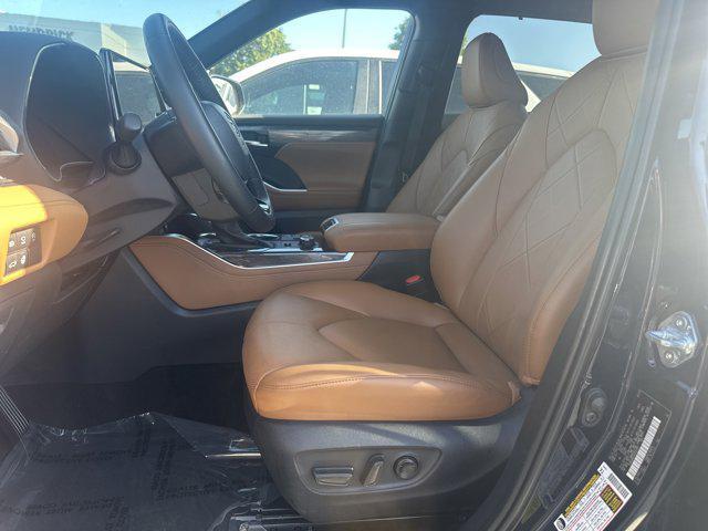 used 2025 Toyota Highlander car, priced at $51,970