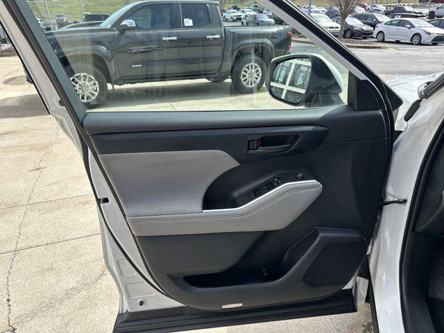 used 2022 Toyota Highlander car, priced at $26,473