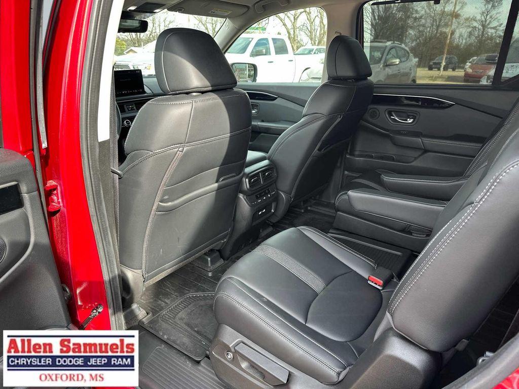 used 2023 Honda Pilot car, priced at $36,997
