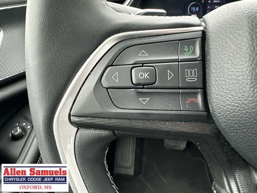 used 2025 Jeep Grand Cherokee car, priced at $37,977