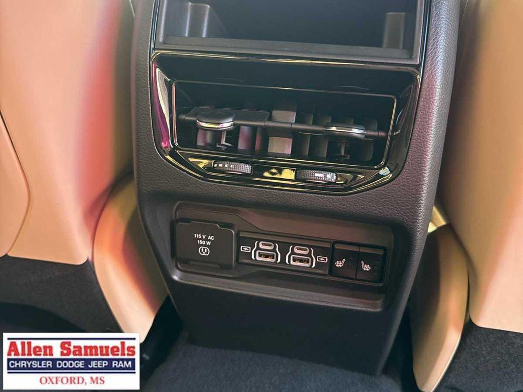 new 2025 Jeep Grand Cherokee car, priced at $49,544