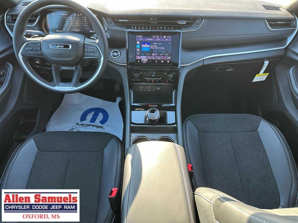 new 2025 Jeep Grand Cherokee car, priced at $46,375