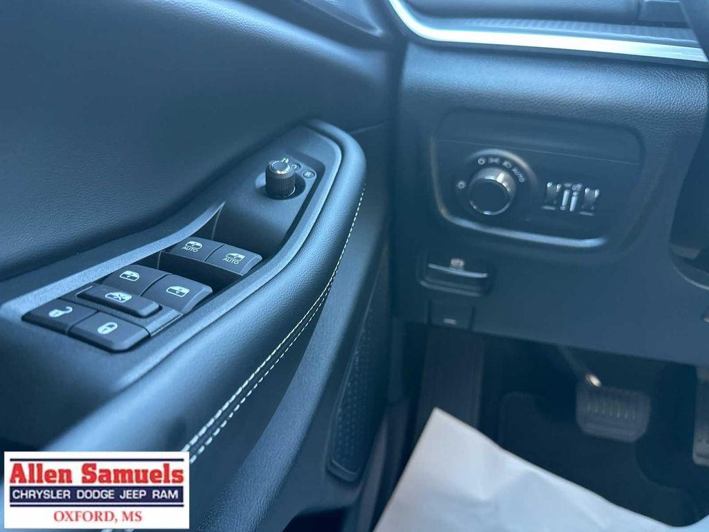 new 2025 Jeep Grand Cherokee car, priced at $46,375