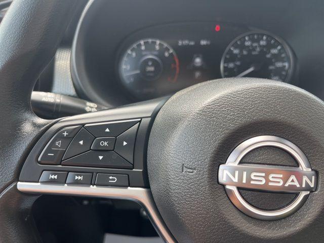 2023 Gun Metallic Nissan Kicks