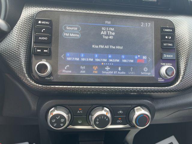 2023 Gun Metallic Nissan Kicks