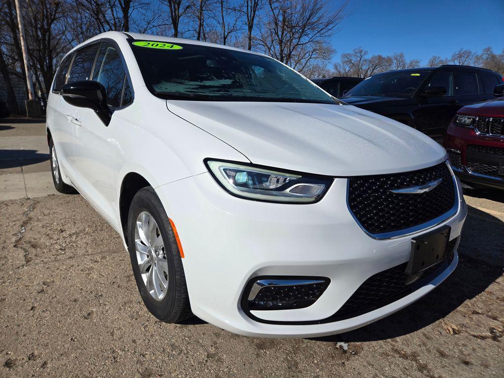 used 2024 Chrysler Pacifica car, priced at $35,000