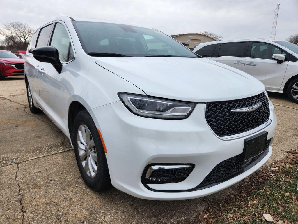 used 2024 Chrysler Pacifica car, priced at $36,939