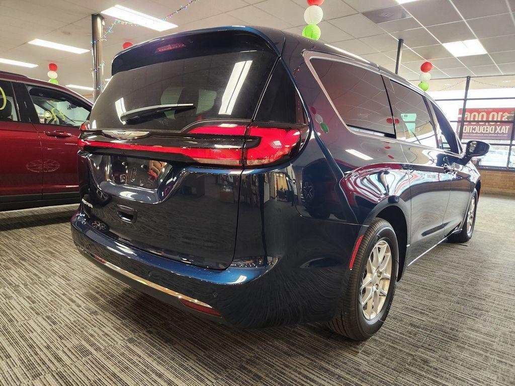 new 2025 Chrysler Pacifica car, priced at $39,657