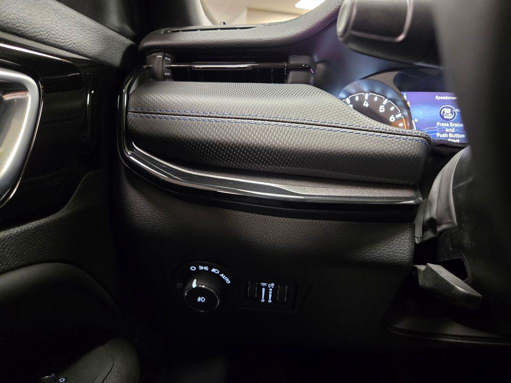 new 2025 Jeep Compass car, priced at $36,800