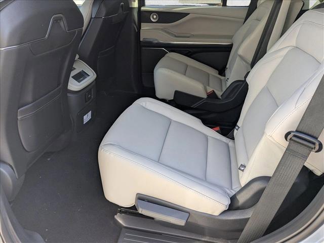 new 2025 Lincoln Navigator car, priced at $100,270