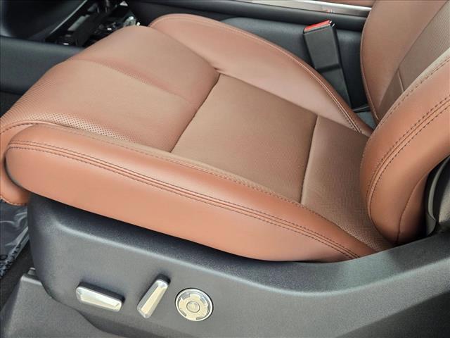 new 2025 Lincoln Navigator car, priced at $97,973