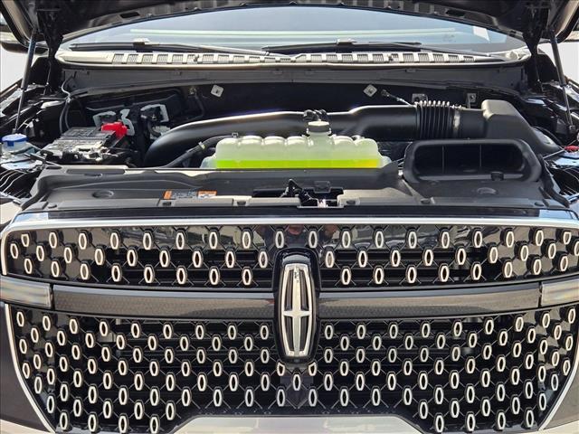 new 2025 Lincoln Navigator car, priced at $97,973