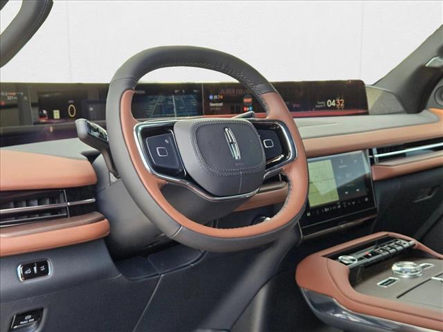new 2025 Lincoln Navigator car, priced at $97,973