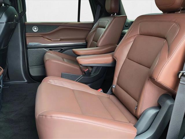 new 2025 Lincoln Navigator car, priced at $97,973