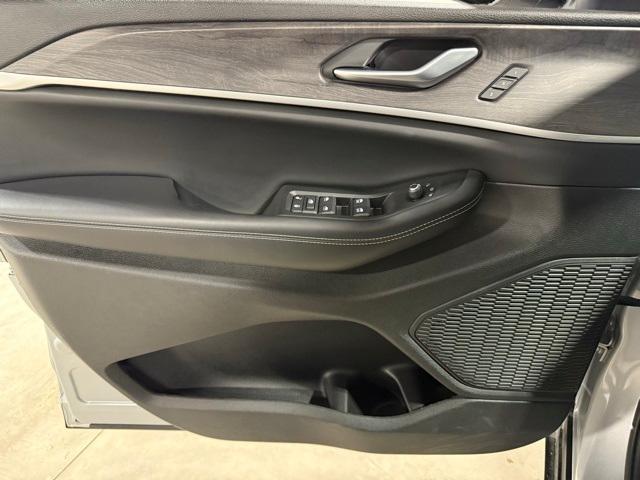 used 2023 Jeep Grand Cherokee car, priced at $27,395