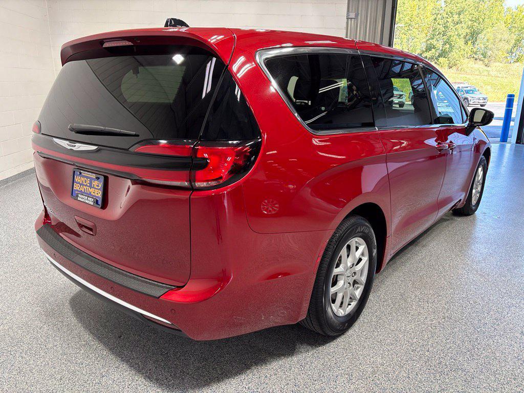 used 2025 Chrysler Pacifica car, priced at $27,398