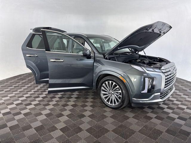 used 2025 Hyundai Palisade car, priced at $45,840