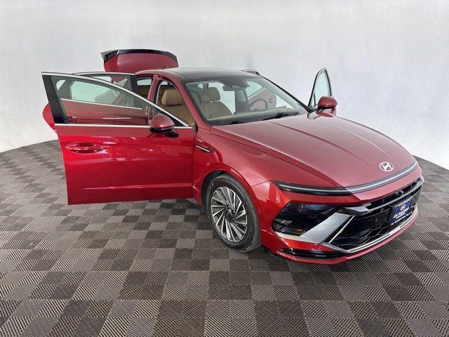 used 2025 Hyundai Sonata Hybrid car, priced at $30,800