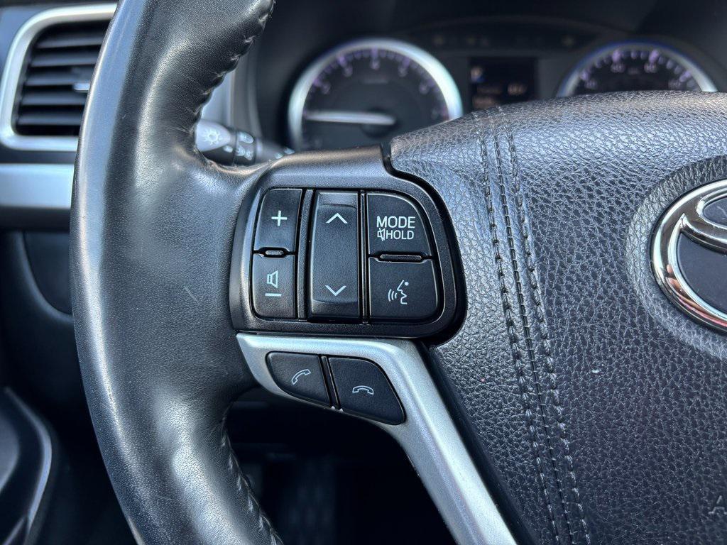 used 2019 Toyota Highlander car, priced at $21,495