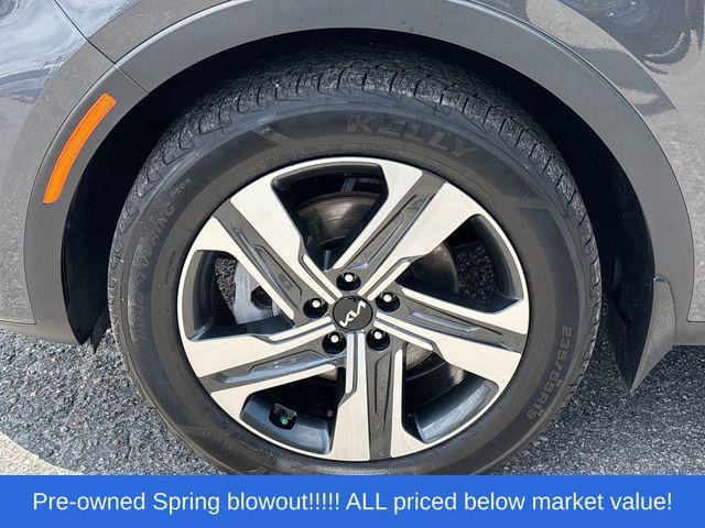 used 2023 Kia Sorento Hybrid car, priced at $28,122