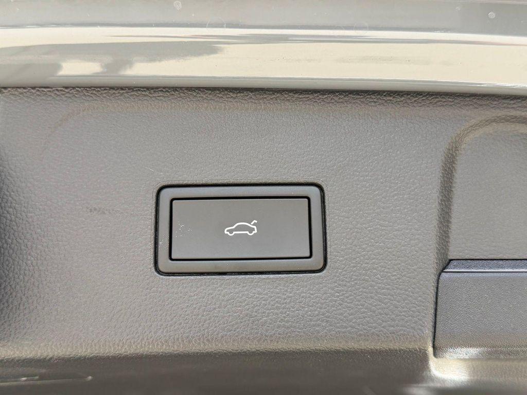 new 2026 Volkswagen Atlas car, priced at $52,227