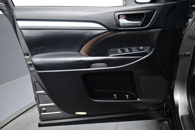 used 2019 Toyota Highlander car, priced at $28,799
