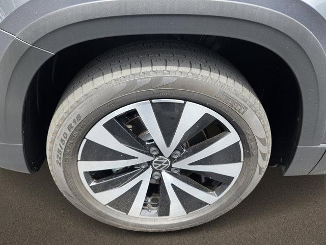 2023 Platinum Gray Metallic Volkswagen Taos