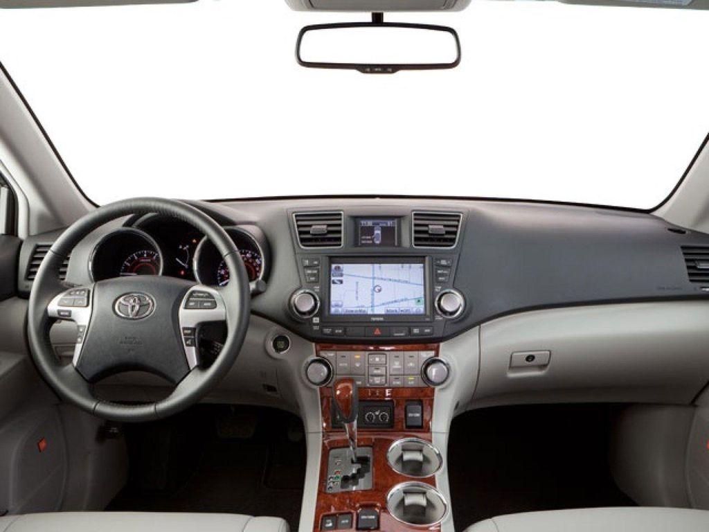 used 2013 Toyota Highlander car, priced at $15,495