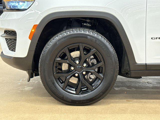 used 2025 Jeep Grand Cherokee car, priced at $32,995