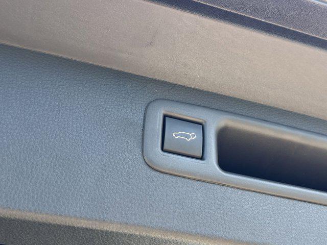 new 2026 Toyota Highlander Hybrid car, priced at $58,628