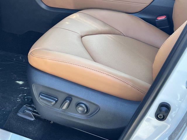 new 2026 Toyota Highlander Hybrid car, priced at $58,628