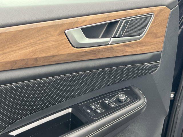 used 2025 Volkswagen Atlas car, priced at $32,000