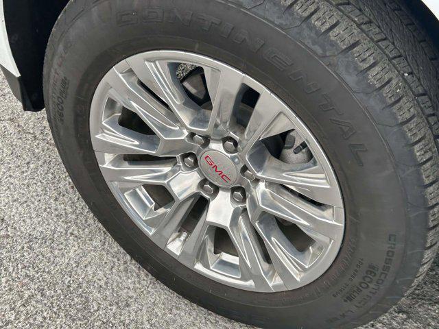 used 2025 GMC Yukon car, priced at $65,995