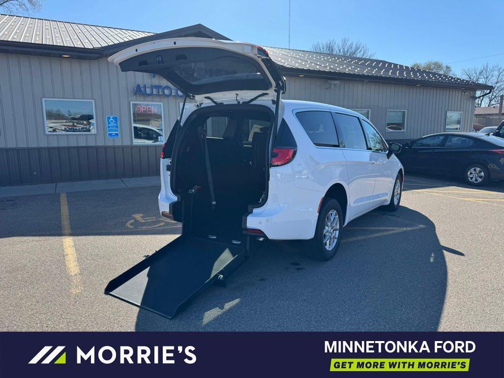 used 2026 Chrysler Pacifica car