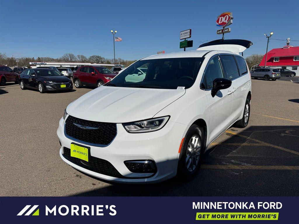 used 2026 Chrysler Pacifica car