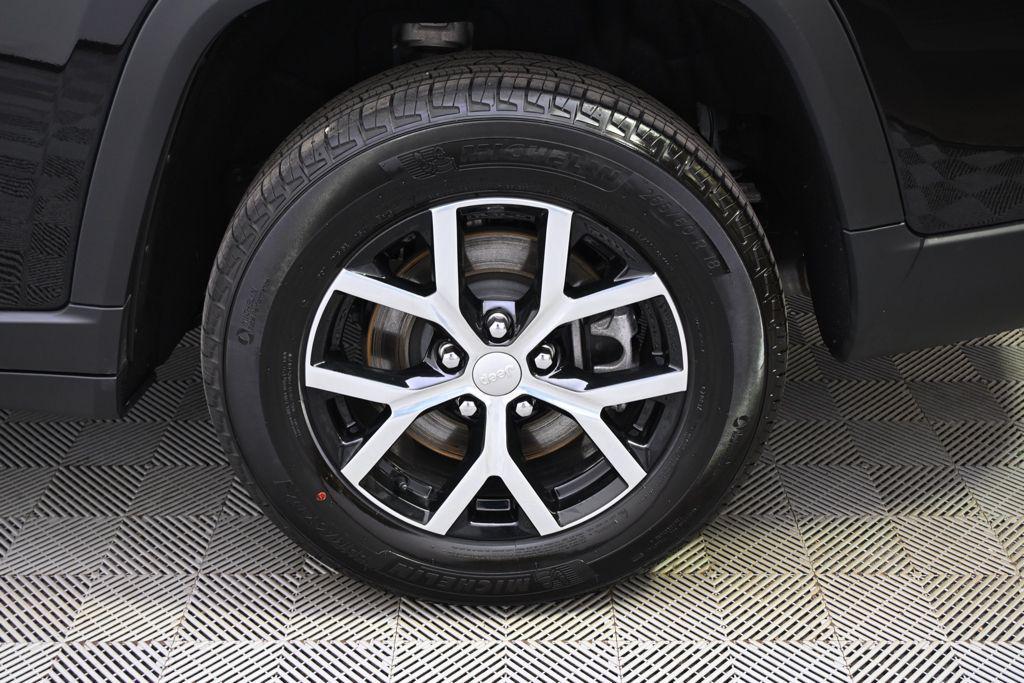 used 2025 Jeep Grand Cherokee L car, priced at $42,994